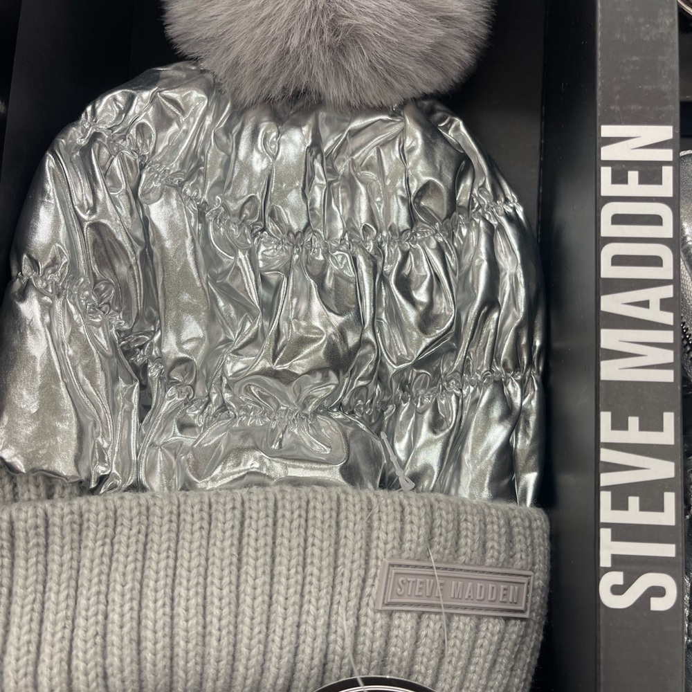 🎁😊🎀STEVE MADDEN PUFF HAT - Picture 4 of 7